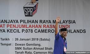Apart from 'duit raya', the single mothers also received food packages. Malaysiakini Official Bn Retains Cameron Ramli To Be First Orang Asli Mp