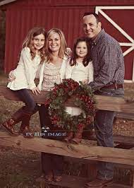 2014 Rustic Outdoor Fence Christmas Family Photo With Pine And Red Berry Wreath Christmas Family Photo Outfits Winter Christmas Family Photos Red Berry Wreath