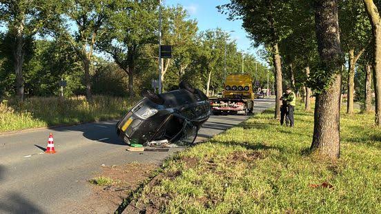 Auto slaat over de kop bij ongeval op Albert Schweitzerdreef in Utrecht -  RTV Utrecht