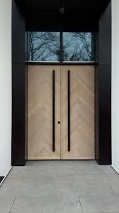 Herringbonestyle Frontdoors Oak With 8 Whitewash Www Houtz Nl Doppelturen Aussen Moderne Eingangstur Moderne Haustur