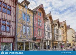 It is a city on a human scale, rich in its history, its heritage, its terroir and its inhabitants.between gothic and renaissance, the heart of troyes, which has the characteristic shape of a champagne cork, still resonates from the time when the city was the capital of the counts of champagne. Beruhmte Fachwerkhauser An Der Alten Stadt Von Troyes Frankreich Redaktionelles Foto Bild Von Architektur Europa 128513486