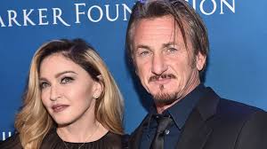Dian hunter und sean brantley sind die herausgeber eines erfolgreichen herrenmagazins. Superbody Mit 53 Jahren Sean Penn Surft Sich Fit Promiflash De