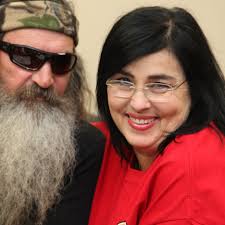 "Duck Dynasty" mom and son to open bakery