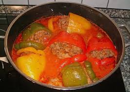 Zutaten 10 Spitzpaprika Gelbe Je Nach Grosse Evtl Mehr 500 G Hackfleisch Gemischt 1 Z Paprikaschoten Rezept Paprika Mit Hackfleisch Gerichte Mit Hackfleisch