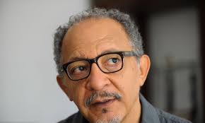 Sarau Delivery, de pé, canta em 13 versões “A Internacional”