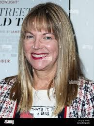 Mari Bell's Instagram, Twitter & Facebook