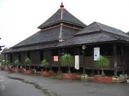 Keadaan masjid kampung laut setelah dirombak dan dibaik pulih. Masjid Kampung Laut Jejak Mihrab Mimbar