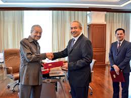 Subscribe to our telegram channel for the latest updates on news you need to know. Dr Mahathir Mohamad On Twitter Menerima Kunjungan Hormat Dari Pengerusi Lembaga Tabung Haji Tan Sri Mohammed Nor Md Yusof Dan Ketua Pegawai Eksekutif Datuk Seri Zukri Samat Di Pejabat Hari Ini Https T Co Sbko6onrrq