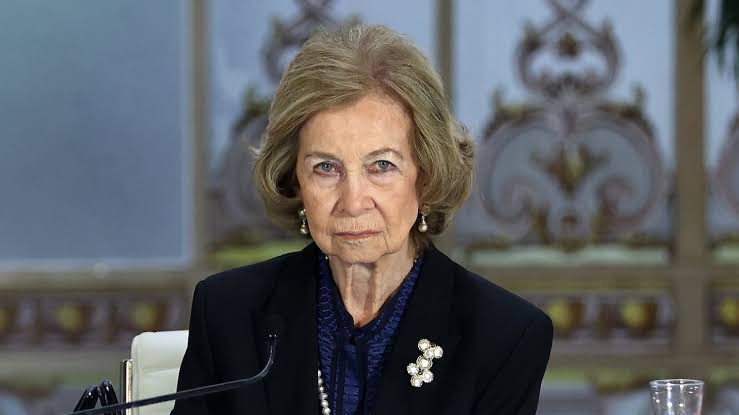 La Reina Sofía recibe el alta hospitalaria tras pasar cuatro días  ingresada: “Estoy muy bien, como nueva” - Semana