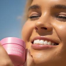 Are you waking up with soft, supple lips? 😴💋⁠ If not, you need our  Overnight Hydration Lip Mask! Conditions your lips overnight while you  sleep leaving them smooth and ready for the