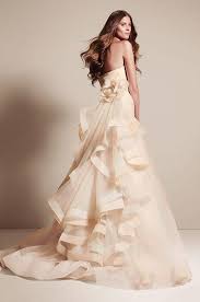 Vera Wang Wedding Dresses That Inspire Modwedding Wedding Dresses Vera Wang Vera Wang Wedding Beautiful Wedding Dresses