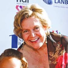 Carolyn Sinor's Instagram, Twitter & Facebook