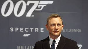 Daniel craig vs james bond(2020). Darum Haben Alle James Bonds Ihren Job Aufgegeben Gq Germany