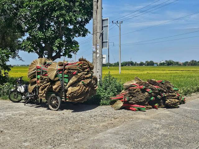 Làng chổi đót Mỹ Thành Phú Yên – Làng nghề hơn 100 năm tuổi (Xã Phú Hòa 1, tỉnh Đắk Lắk)