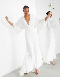 Asos startet im frühjahr ihre erste „bridal collection mit brautkleidern zu äußerst erschwinglichen preisen. Asos Edition Ciara Strassbesetztes Brautkleid Mit Kimonoarmeln Asos