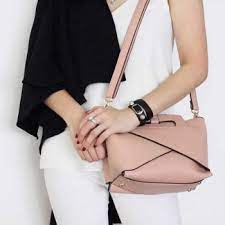 Geliat industri fashion lokal memang semakin hari semakin membanggakan. Brand Tas Lokal Indonesia Yang Bagus Dan Bekualitas Blog Unik