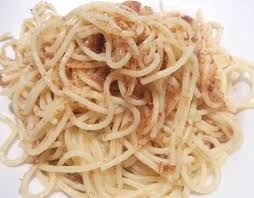 Ricetta spaghetti aglio, olio e peperoncino: Pasta Aglio Olio Peperoncino E Pangrattato Un Classico Leggermente Rivisitato Leccenews24