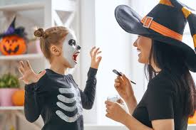 Qui a dit qu'on ne pouvait pas être jolie et féminine quand on se déguise? Maquillage Halloween Nos Idees Effrayantes Pour Enfants