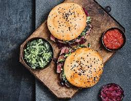 Beiried Burger Mit Apfelessig Zwiebeln Rezept Rezept Zwiebeln Hauptspeise Beiried