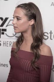 Pin By Maria Alvarez On Head Suit Alicia Vikander Hair Alicia Vikander Style Alicia Vikander