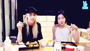 Mamamoo kpop einkaufstasche, kpop, solar, moonbyul, hwasa, wheein, . Mamamoo S Rapper Line Does Spicy Mukbang Penalty After Losing Chart Ranking Competition Soompi