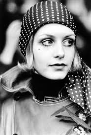 ▪️As a young woman Marion Dorn grew up in California, and studied graphic  design at Stanford University with ambitions to create advertising posters.  As a fine arts major she liked art history,