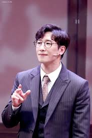 톱배우인 은서는 준우에게 자신의 연기 연습을 도와주면 준우의 최애 배우 이든을 만나게 해 주겠다며 제안한다. Ljestve Teme ë°°ìš°ê¹€ê²½ìˆ˜ Na Twitteru