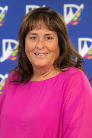 Shelley Maxwell's Instagram, Twitter & Facebook