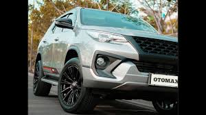 Kali ini chanel mantri ban akan review ban all terrain ukuran 265/65 r17 112s bridgestone dueler a/t yang diaplikasikan pada kendaraan suv toyota fortuner trd. Pasang Velg Mobil Ssw S273 Ring 20 Di Toyota Fortuner 2018 Modifikasi Mobil Youtube