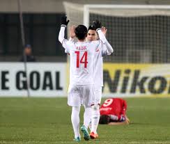 Pha phối một chạm giữa văn đức, quang hải và công phượng trong cấm địa indonesia bất thành, khi đường chuyền cuối của văn đức bị hậu vệ indonesia phá ra. NgÆ°á»i Hung Phan VÄƒn Ä'á»©c La Ai Tin Tá»©c Má»›i Nháº¥t 24h Ä'á»c Bao Lao Ä'á»™ng Online Laodong Vn