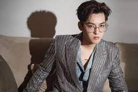 Nhờ biết cách make up, 'bạn gái' ngô diệc phàm trông xinh như nữ thần. A Etk1calwhrtm