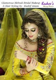 Glamorous Makeup N Hairstyling By Kashif Aslam At Kashee S Beauty Parlour Pakistani Bridal Hairstyles Bridal Makeup Looks Stylish Makeup