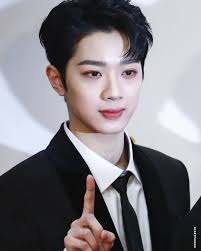 10 Idola Kpop Pria Kelahiran 2000 An Favorit Para Noona