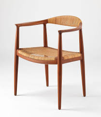 Den runde stol, also known as the chair in america, the classic chair in the britain, and by the model numbers pp501, pp503, jh501, and jh503) is an armchair designed by hans wegner in 1949. The Round Chair Wikipedia