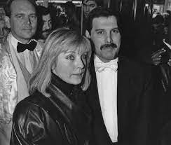Ex-namorada de Freddie Mercury leiloa manuscrito de 'Bohemian Rhapsody' por  R$ 7,5 mi