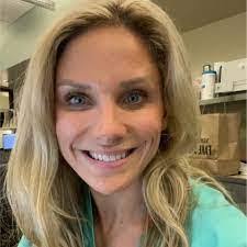 Amanda Holbert's Instagram, Twitter & Facebook