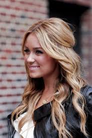 Read for further details on how this medium curly hairstyles for round faces is effortless yet very stunning and amazing. 32 Perfect Hairstyles For Round Face Women In 2021