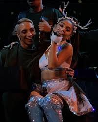 Pin On Ariana Grande