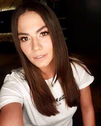 Sevilen oyuncu demet özdemir, 170 boyunda 56 kilo ağırlığında ve balık burcudur. Demet Ozdemir Cok Ozledim Cok Seviyorum Magazin Haberleri Fiskos Haberleri
