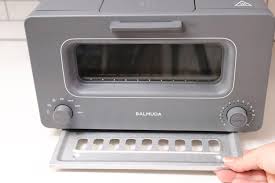 Minimalist in design and maximalist in flavor, balmuda the toaster is a revolutionary toaster oven that uses steam to lock in moisture, changing the way you heat and enjoy all types of bread. Balmuda The Toaster Review A Popular New Toaster