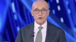 Grande Fratello Vip, "un teatrino da interrompere". Alfonso Signorini, le  (pesanti) scuse al pubblico