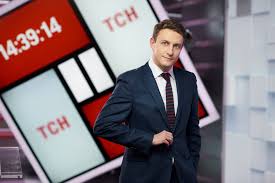 2,107,914 followers · news & media website. Den Zi Svyatoslavom Grinchukom Komu Dzvonit Z Kim Fotografuyetsya Sho Yist Veduchij Tsn Lemonade