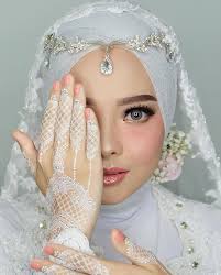 Pin Oleh Chelsea R Di Wedding Looks Gaya Pengantin Desain Henna Pernikahan