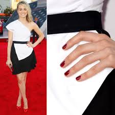 Ama Manicures Taylor Schilling A Bold Red Nail Added A Pop Of Color To Schilling S Graphic Black And W Stylish Nails Art Best Nail Art Designs Trendy Nail Art