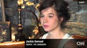 Jackie Samuels te cobra por abrazos en la camucha