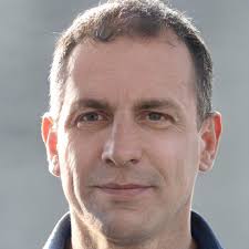 Crypto, Stocks & Beyound! The Power of Social Inesting