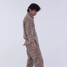 Hier sollte eine beschreibung angezeigt werden, diese seite lässt dies jedoch nicht zu. Jungkook On Twitter Taehyung Really Loves To Wear His Burberry Pajamas He Looks Comfy Af