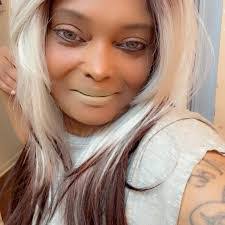 Shauna Berry's Instagram, Twitter & Facebook