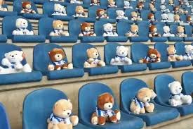Heerenveen sit calm in the middle of the table and not impressive with anything. Video Heerenveen Fill Stands With 15 000 Teddy Bears For Game Against Emmen