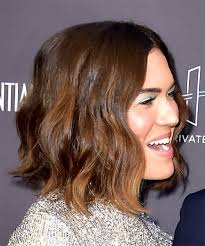 2 beautiful hairstyles for medium hair : Mandy Moore Medium Wavy Brunette Bob Haircut With Dark Brunette Highlights